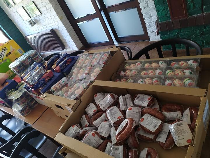 Wielkanocne paczki powędrują do samotnych i potrzebujących