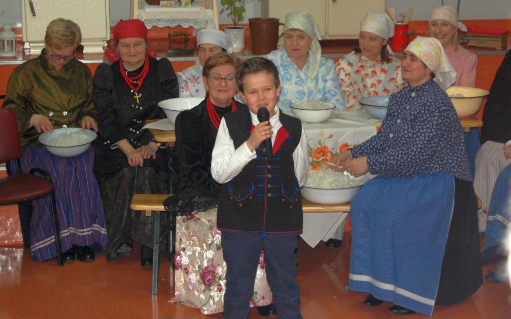 Lekcja edukacji regionalnej w szkole w Krasowach