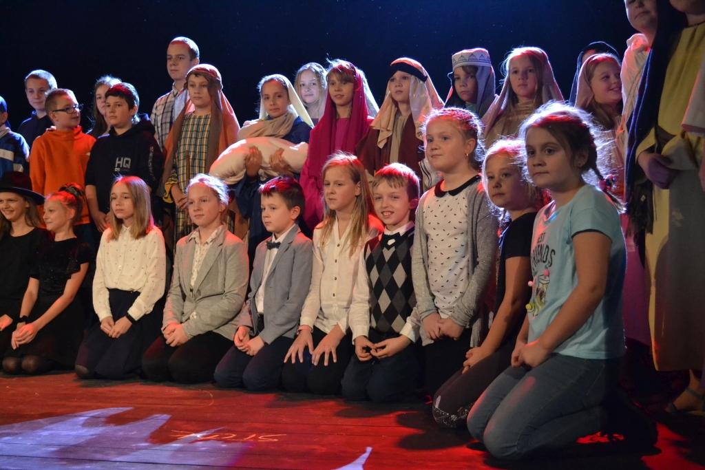 Uczniowie SP10 opowiedzieli o istocie Świąt Bożego Narodzenia
