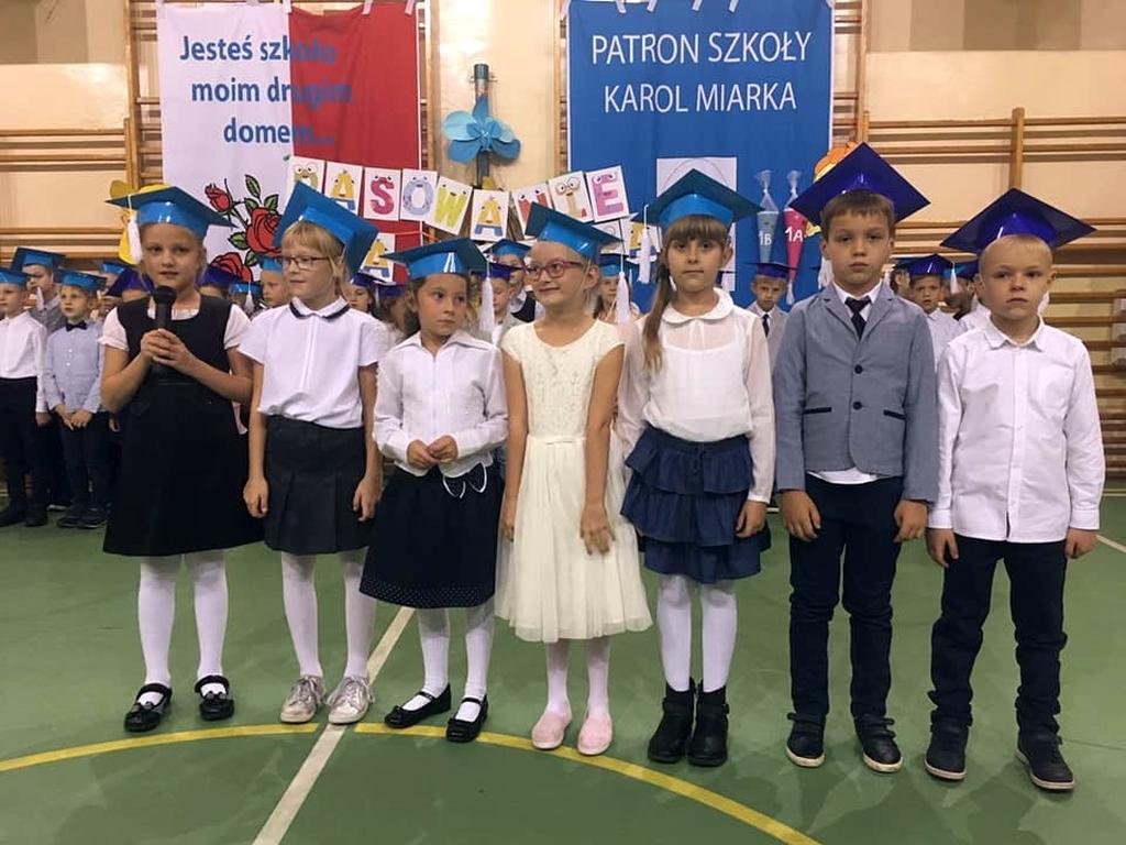 Uroczystość pasowania na uczniów klas pierwszych w SP10