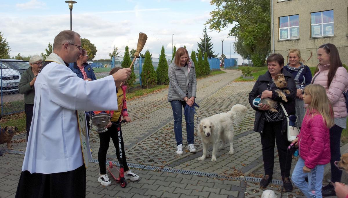 W dniu św. Franciszka w Brzęczkowicach pobłogosławiono zwierzęta