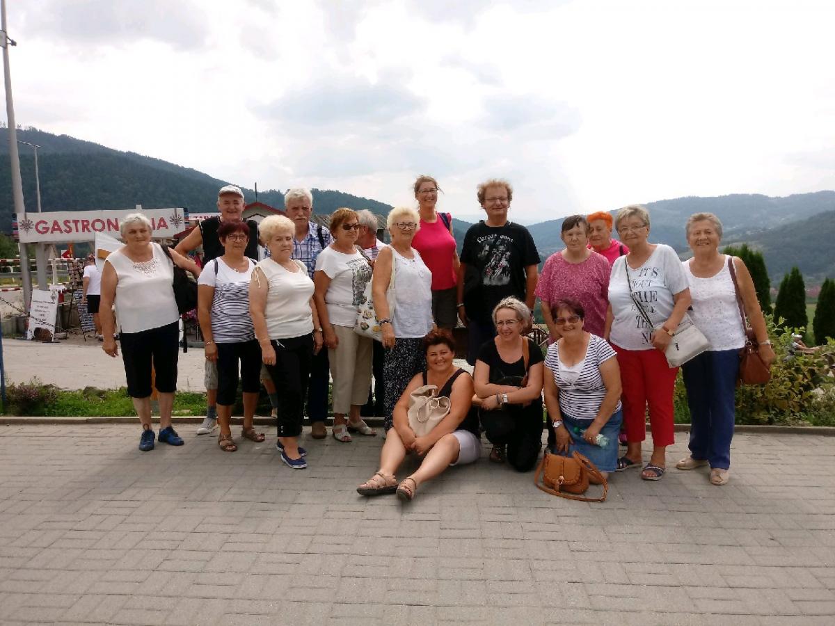 Seniorzy z Brzezinki odwiedzili Żywiec i Górę Żar