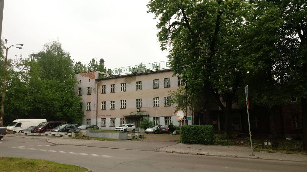 Miasto chce przejąć pokopalnianą działkę z budynkiem dyrekcji. Radni mają wątpliwości