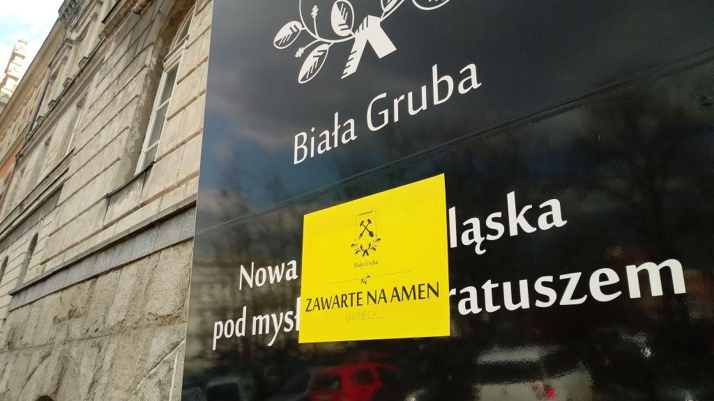 Do Białej Gruby mieli się przenieść urzędnicy. Na razie lokal będzie stał pusty