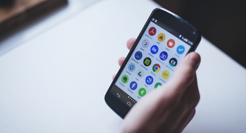 Ruszyła rejestracja SMS na szczepienia. Dla grupy 70+