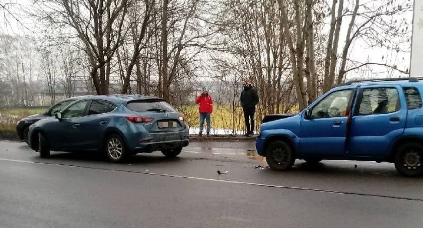 Kolizja 3 samochodów na ul. Brzezińskiej