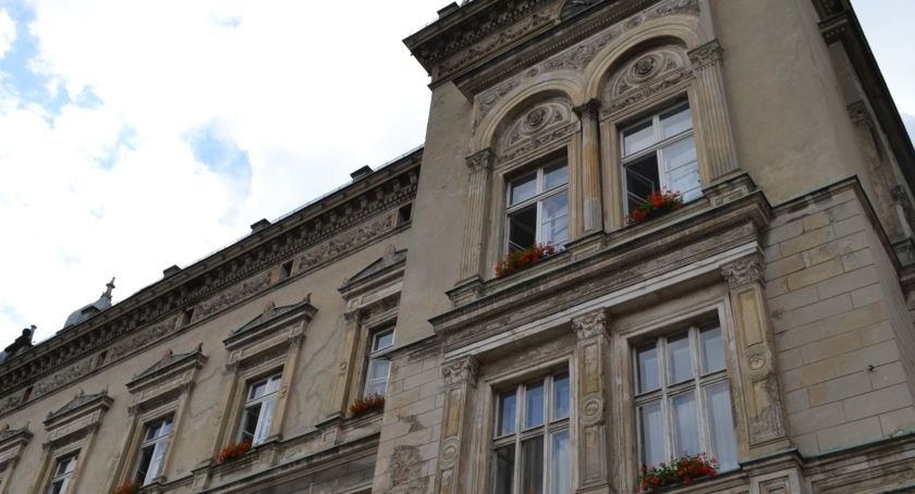 Urząd miasta przypomina o terminach na zarejestrowanie pojazdu