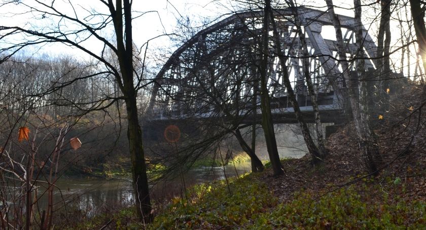 Tragiczny pożar nad Przemszą. Z rzeki wyciągnięto poparzonego mysłowiczanina