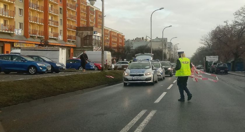 Starsza kobieta potrącona na pasach