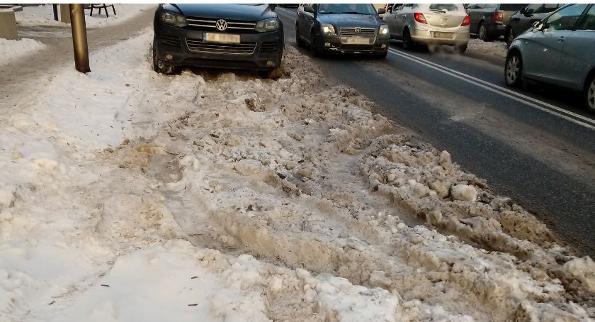 Parking zajęty przez... śnieg. List czytelniczki