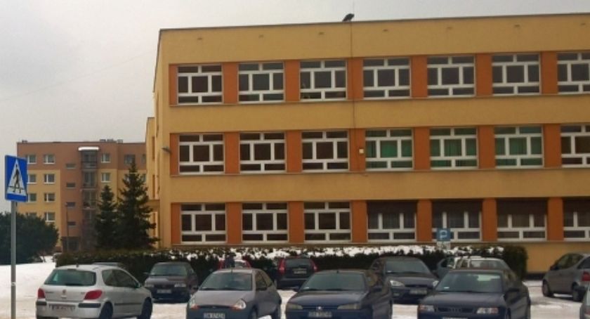 Podjechał pod szkołę i proponował 9-latkowi przejażdżkę