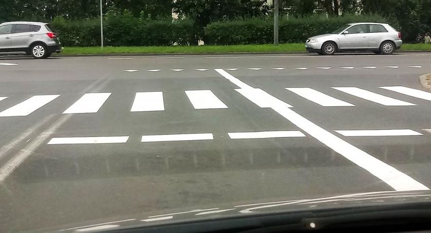 Pieszy przed wejściem na przejście będzie miał pierwszeństwo