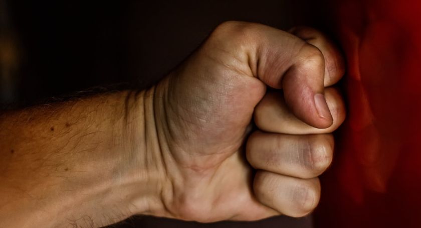 Znęcał się nad żoną, musi opuścić mieszkanie