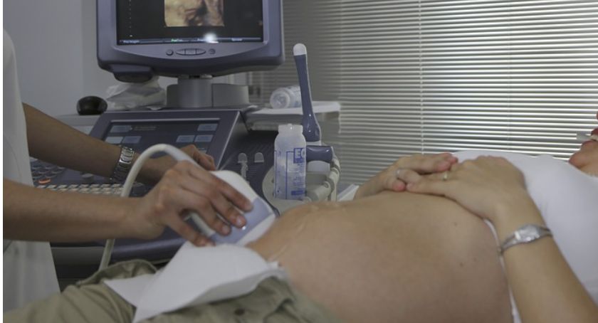 Program dofinansowania in vitro przyjęty, choć niejednogłośnie