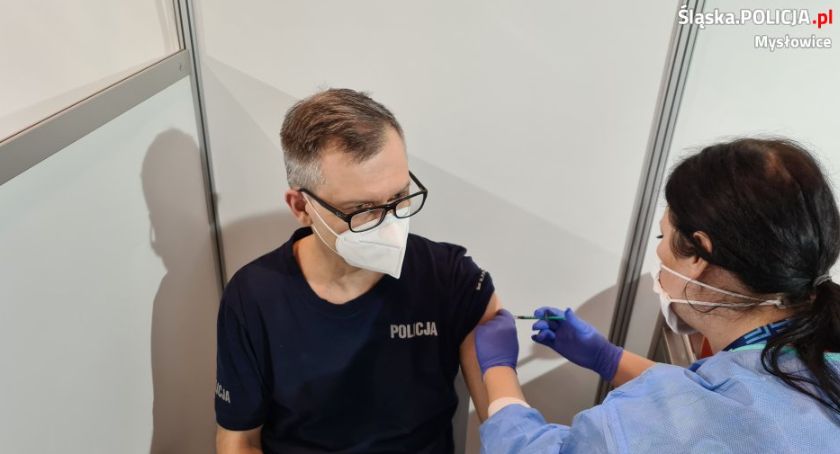 Pierwsi policjanci z Mysłowic już zaszczepieni przeciwko COVID-19