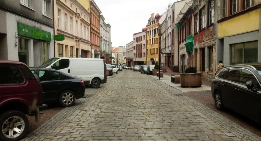 Będą czyścić chodniki i jezdnie. Prośba o nieparkowanie samochodów