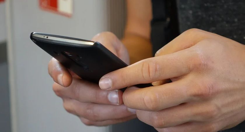 Oszustwo „na mandat”. Uwaga na fałszywe SMS-y