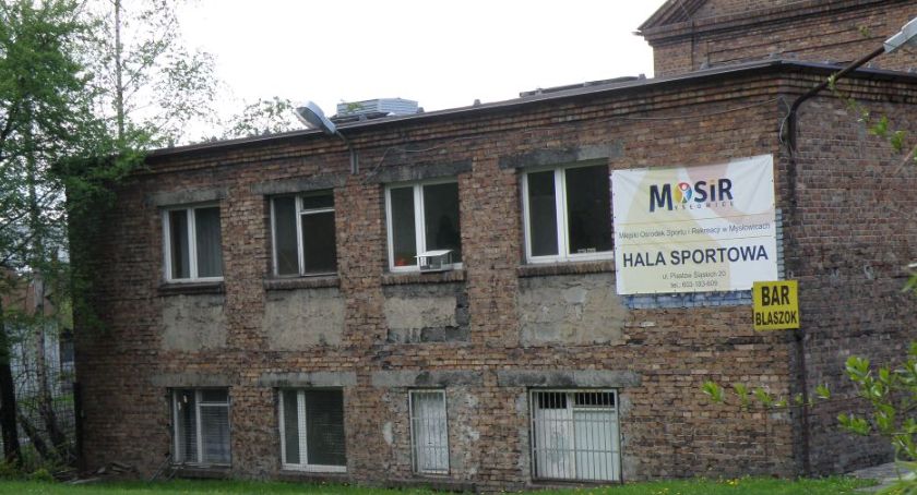 Hali sportowej na Wesołej grozi brak wody. Gmina zwleka z budową przyłącza