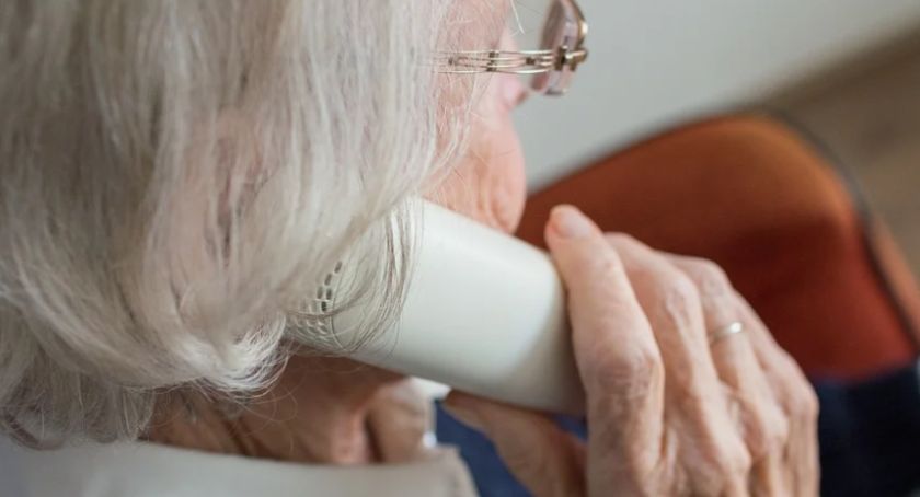 Oszuści znów próbują wyłudzić pieniądze seniorów