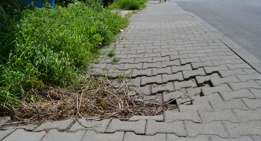 Niebezpieczny chodnik – zgłoszenie mieszkańca