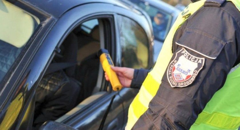 „Wężykiem” po autostradzie. Pijany kierowca zatrzymany dzięki świadkowi