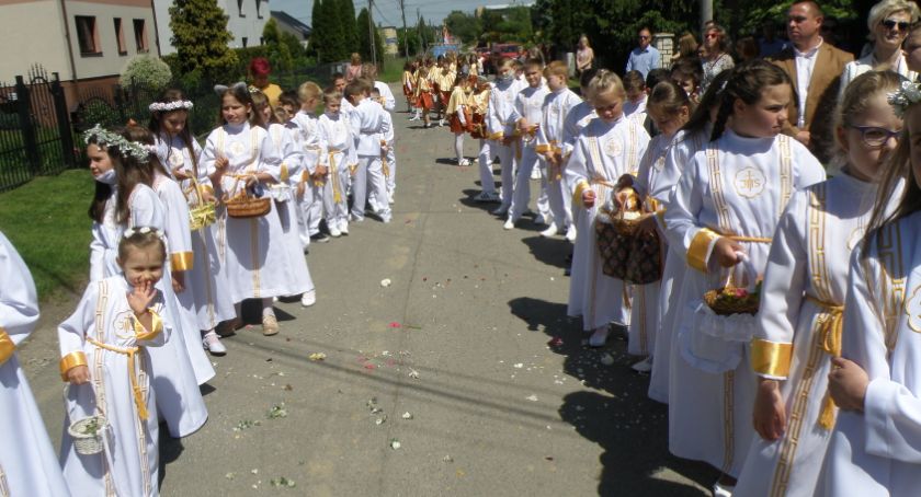 Procesje Bożego Ciała w Wesołej, Kosztowach i Morgach [zdjęcia]