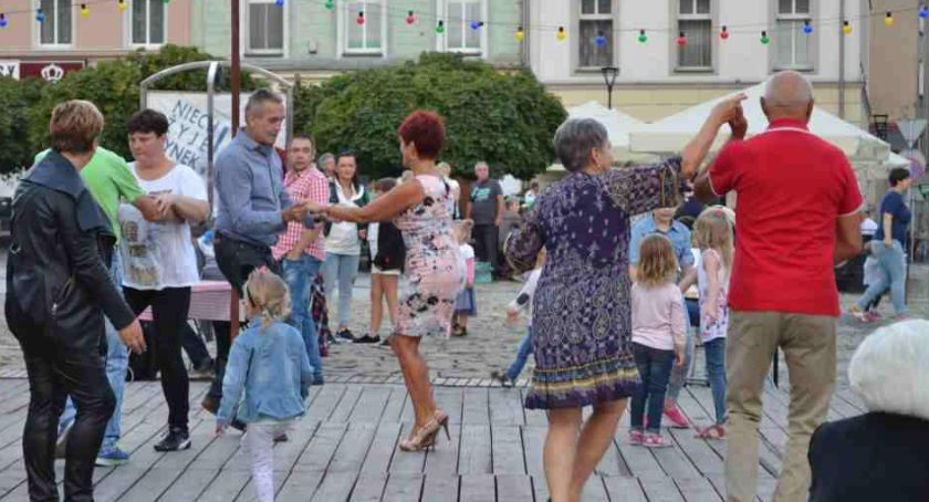 Rynek: będą tańce i zespół na żywo