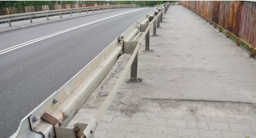 Wyremontowali drogę, wiadukt dalej straszy. Zabrakło kasy i dokumentów