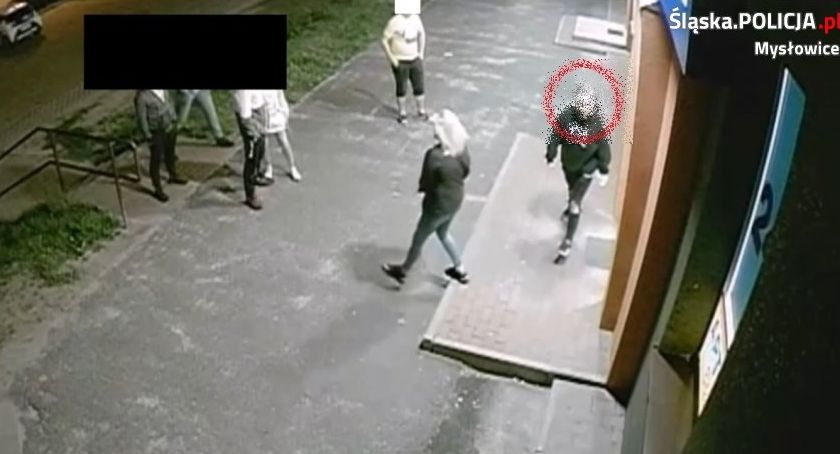 Ktoś rozpoznaje wandala? Zniszczył szybę w aptece