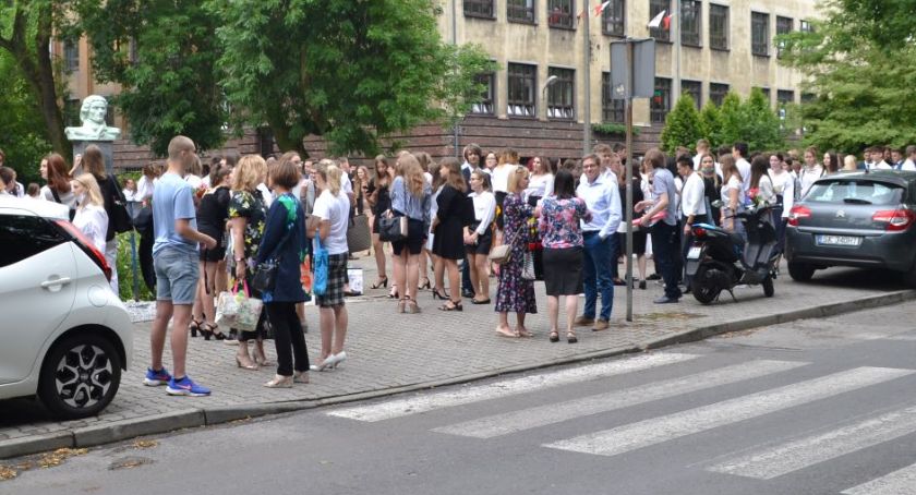 Alarm bombowy podczas rozdania świadectw w ILO