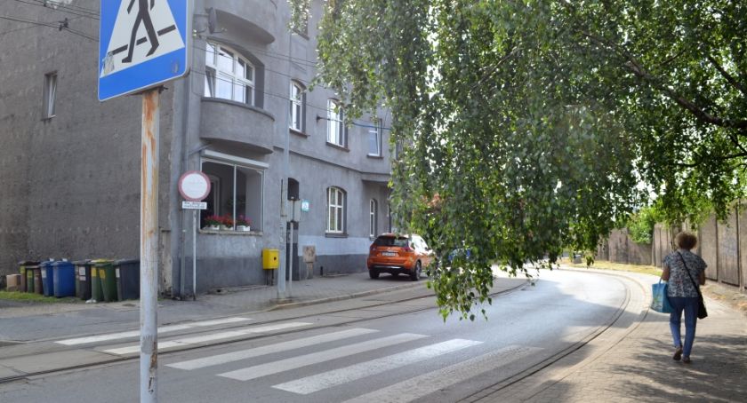 Liście wchodzą do oczu