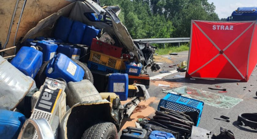 Autostrada A4: bus uderzył w ciężarówkę, jedna osoba nie żyje