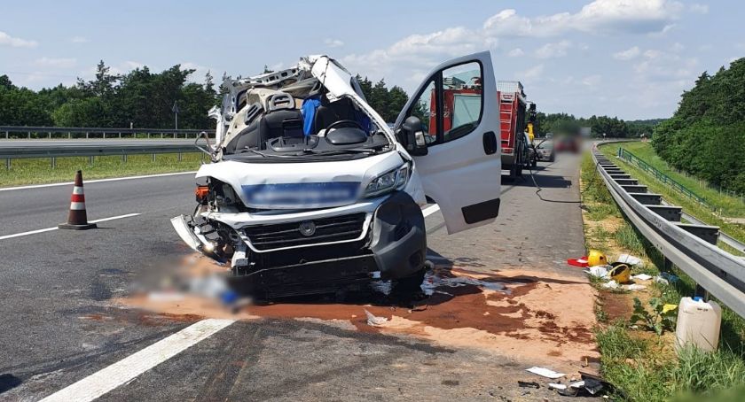 Śledczy wyjaśniają przyczyny śmiertelnego wypadku na A4