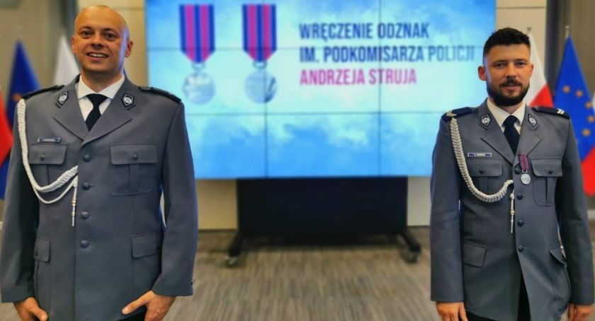 Policjanci z Mysłowic odznaczeni za uratowanie starszego małżeństwa