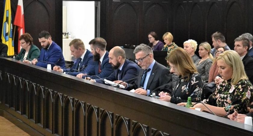 Jednak stacjonarnie a nie zdalnie. Sprawa remontu przedszkola wraca na sesję