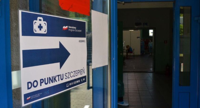 Rząd daje nagrody za prymat w szczepieniach. Zasłużymy? Raczej nie