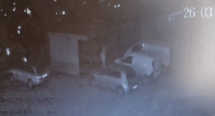 Zniszczył 8 aut. Szuka go policja
