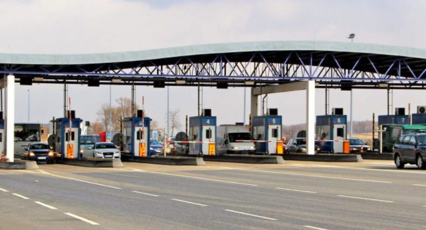 Kraksa na A4. Zderzyły się cztery osobówki