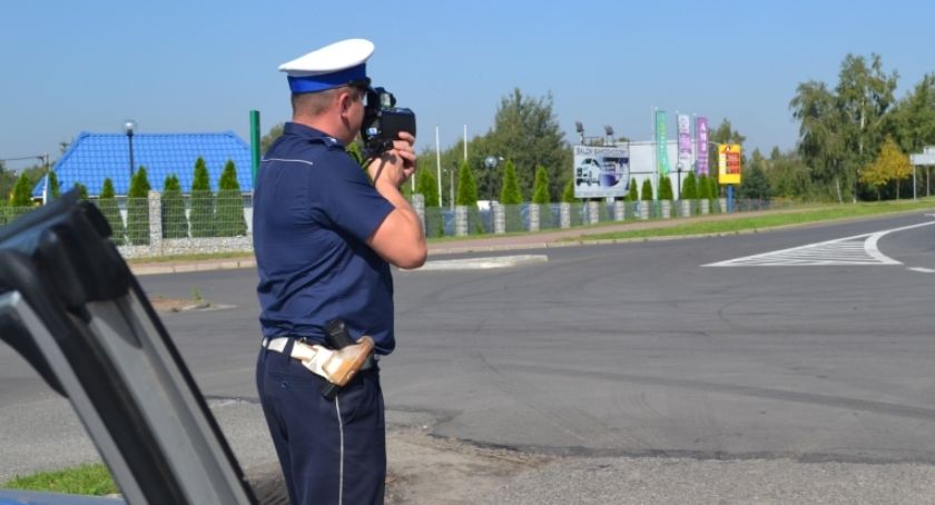 Jechała o 53 km/h za szybko, straciła prawo jazdy
