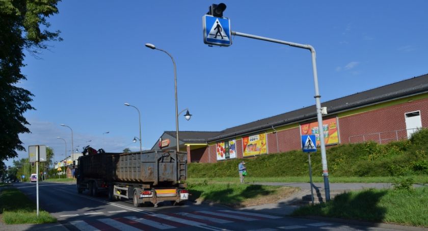 Azyl dla pieszych i lepsze oświetlenie