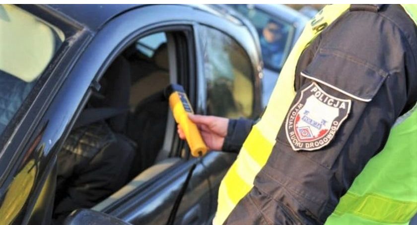 Motorowerzysta z promilami