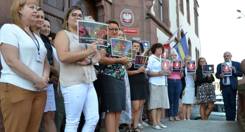 W mysłowickim sądzie protestują przeciwko zamrożeniu płac