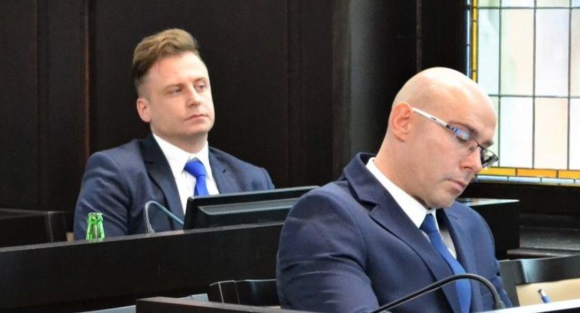 Były dyrektor kancelarii prezydenta ciągle na liście płac