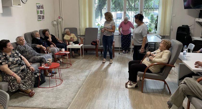 Policjanci rozmawiali z seniorami o bezpieczeństwie