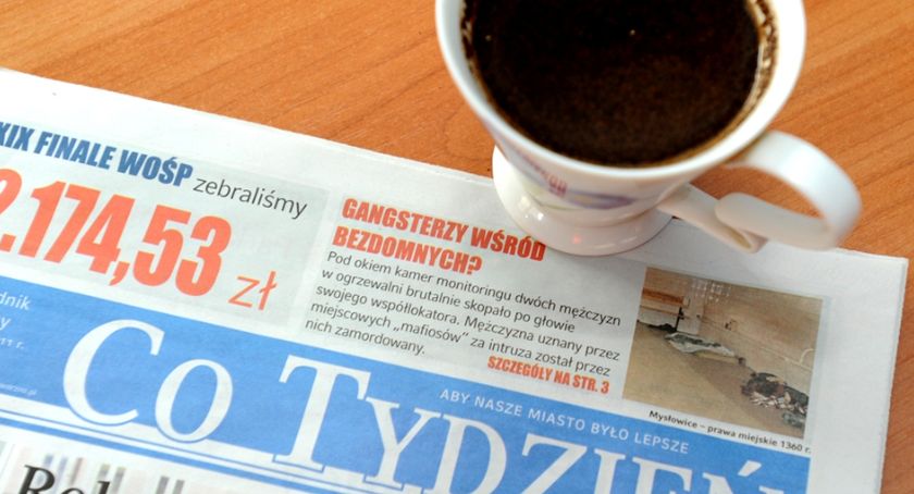 Coś srebrnego dzieje się w chmur dali