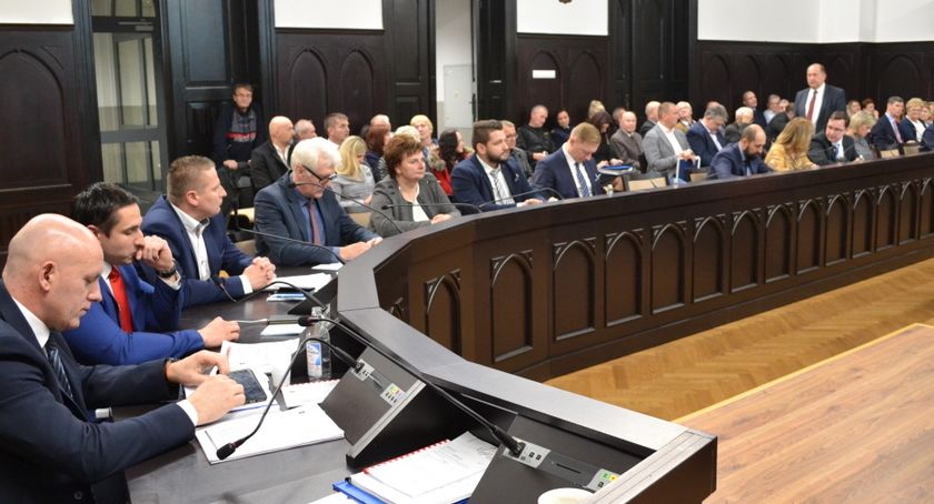 Rada miasta odniesie się do skargi prezydenta w sprawie wotum zaufania