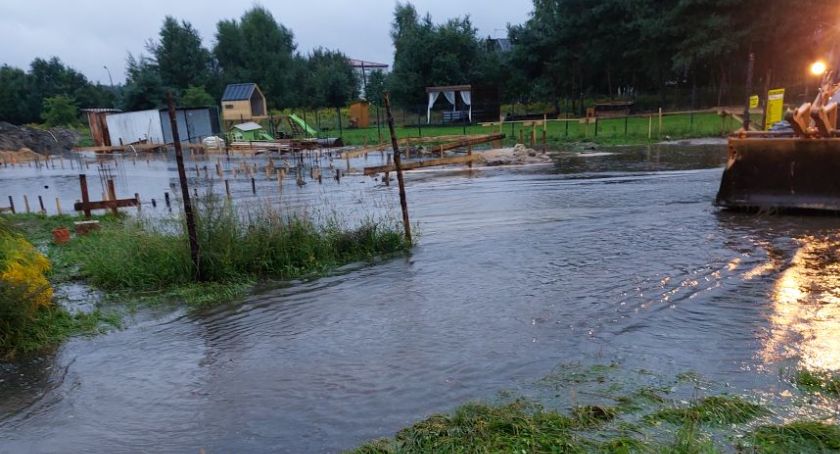 Przetnica na kilka godzin stała się rzeką. Z drogi powstanie ulica?