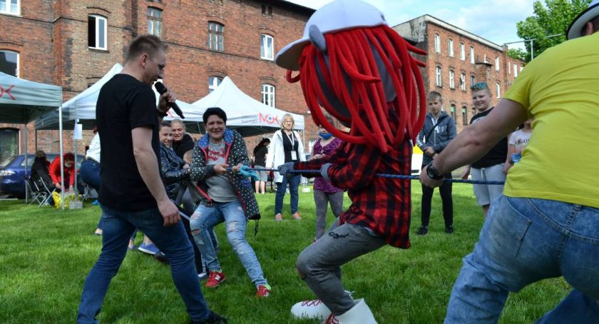 Odczarują podwórko na Ćmoku