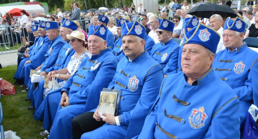 Delegacja z Mysłowic na uroczystości beatyfikacji kardynała Stefana Wyszyńskiego i matki Elżbiety Róży Czackiej