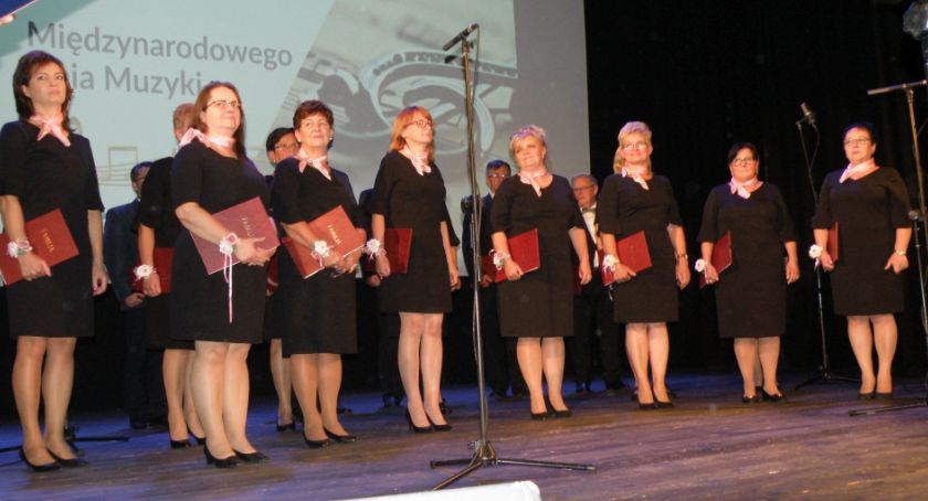 Muzyczne świętowanie w MOK Brzezinka